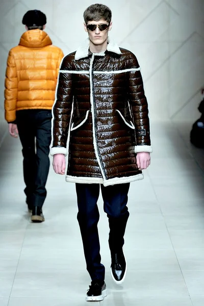 Look 17